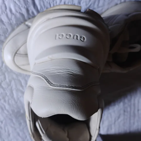 Gucci Cream Sneakers with Red and Yellow Logo - Picture 2 of 4